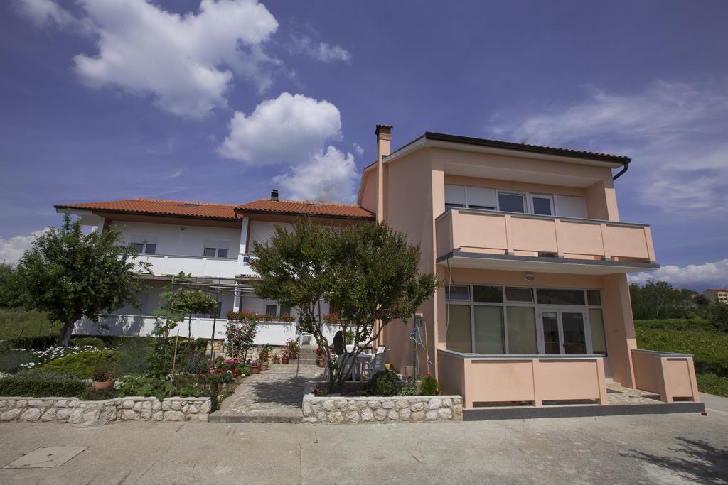 Apartments Simona Lopar Exteriér fotografie